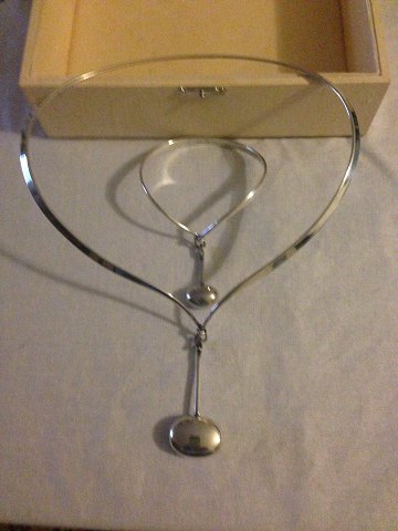 Vivianna Torun Bulow-Hube Necklace and Bracelet with pendants in Sterling Silver from Georg Jensen No 169, No 205, No 301 og No 303 in original box.