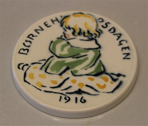 1916 Aluminia Royal Copenhagen faience Children Days plates 1916 b Child Sitting  8,7 cm Oscar Willerup