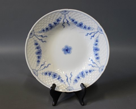 Dyb frokosttallerken, nr.: 23, i Empire af B&G.5000m2 showroom.