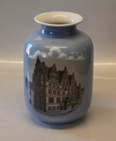 B&G Porcelain B&G 1303-5463 Vase Jens Bangs Stenhus (Stone House) Aalborg 17.5 cm