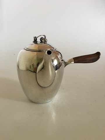 Georg Jensen Sterling Sølv Kaffekande No. 875 med Træhåndtag. Designet af Harald Nielsen.