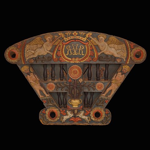 A large hind part from a sledge. Richly carved. 
84x121cm