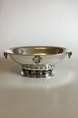 Georg Jensen Hammerslået Sterling Sølv Oval Opsats/Frugtbowle med hanke og ornamentik i form af drueklaser No 296B