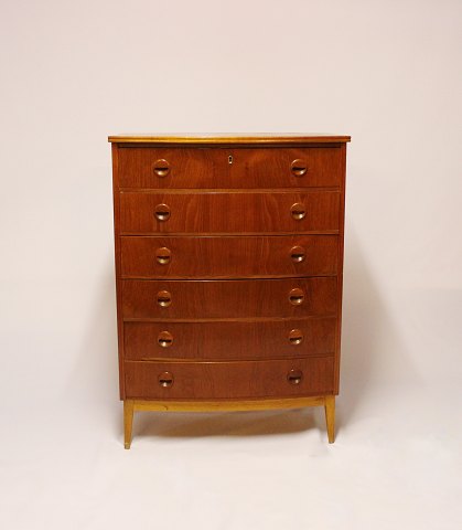 Kommode med 6 skuffer i teak og egetræ af Kai Kristiansen fra 1960erne. 
5000m2 udstilling.