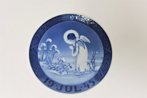 Royal Copenhagen Christmas Plate 1945