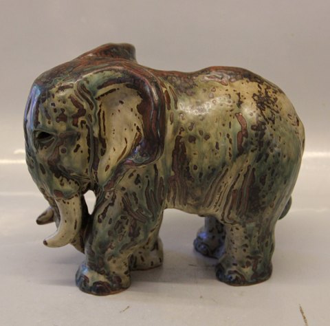 Kongelig Dansk Stentøj 20198 Kgl. Elefant, afrikansk 20 x 24 cm , Knud Kyhn, april 1929