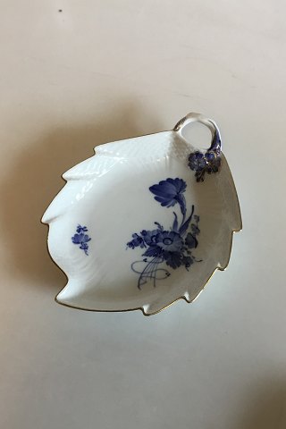 Royal Copenhagen Blå Blomst Svejfet med Guld Bladformet Fad No. 1599