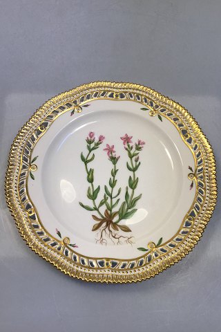 Royal Copenhagen Flora Danica Frokosttallerken No 20/3554 med gennembrudt kant