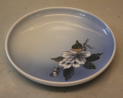 Lyngby Porcelain  123-3-22 Lyngby Tray with fruit branch in flower 16.5 cm