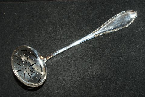 Sprinkle happen New Pearl Series 5900, (Pearl Edge Cohr) Danish silver cutleryFredericia silverLength 15.5 cm.SOLD