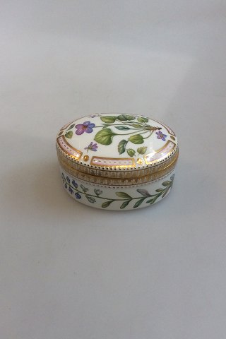 Royal Copenhagen Flora Danica Bonbonniere / Lidded dish / Box No. 246