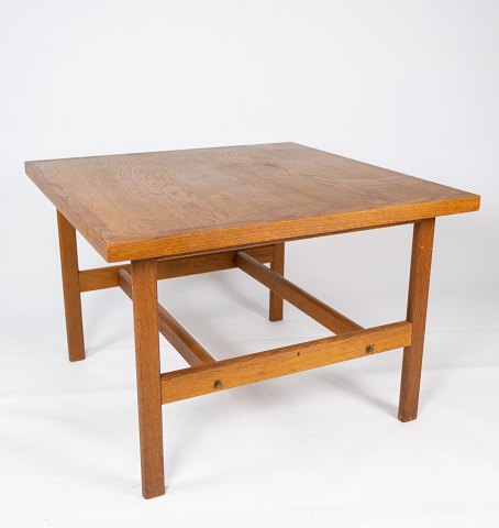 Coffee table in 
soap treated oak designed by Hans J. Wegner from the 1960s. 
