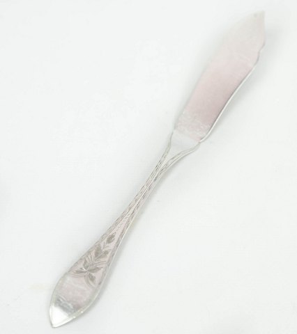 Fiskekniv i Empire af tretårnet sølv.5000m2 udstilling.