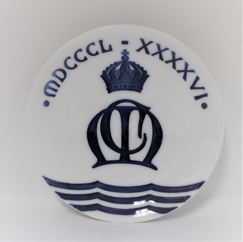 Royal Copenhagen. Mindeplatte #7. Prins Carls bryllup med Prinsesse Maud af Storbritannien. Diameter 17,5 cm. Produceret 1896. Der er 1200 styk produceret.