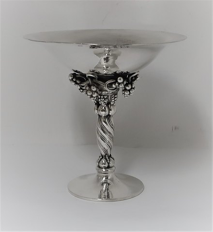 Georg Jensen. Sterling (925). Small grape bowl. Model 263A. Height 13 cm. Diameter 12.7 cm. Produced 1945-1977.