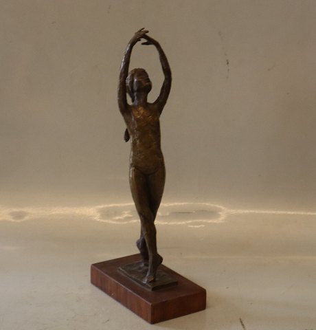 Sterett-Gittings Kelsey Bronze Ballet girl lifted hands 30 cm on wooden stand no. 325 of 500 Royal Copenhagen 1975