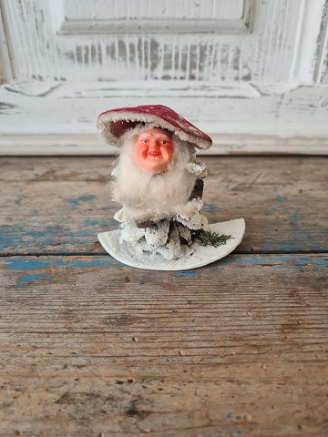 Old pinecone elf