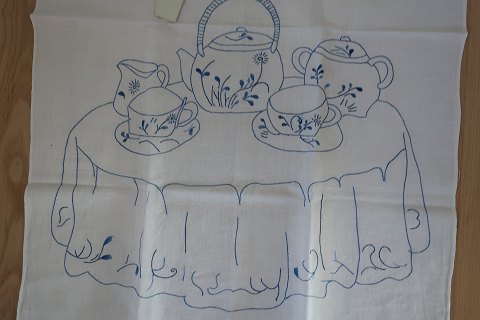 Parade pieceA beautiful old parade piece with handmade blue embroidery81cm x 60cmIn a very good conditionThe antique, Danish linen and fustian is our speciality