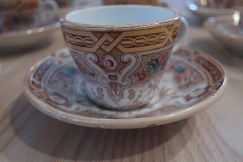 Antique and beautiful Espressocups / PunchcupsOpaque de SarregueminesA very beautiful and well-estimated french porcelain/fajanceAbout 1880Stamps in the fajance (K2 x 4, SL x 1, K1 x 1, KL x 1, + 3 uden stempler) Saucer diameter: 12cmCup H. 5,