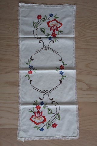 Old table clothWith embroidery in colours - made by handAbout  60cm x 30cmIn a good condition