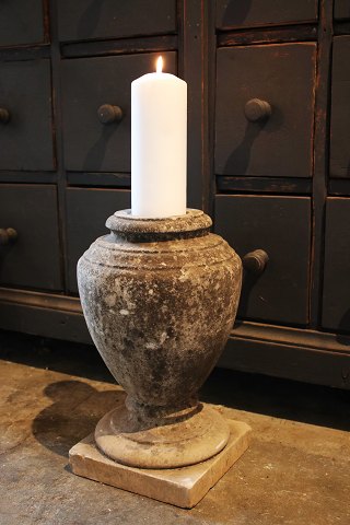 Gammel fransk krukke (Lysestage til bloklys) 
i massiv marmor med en SUPER fin patina...