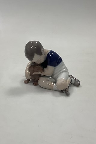 Royal Copenhagen / Bing og Grøndahl 1951 Figur Dreng med gravhund No. 440