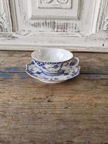 Royal Copenhagen Blue fluted full lace rare small coffee cup No. 1159 - with chip