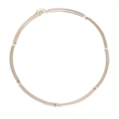 Hans Hansen sterlingsilver necklace 185 designed by Bent Gabriel Pedersen. Period 1953-69. L: 44cm