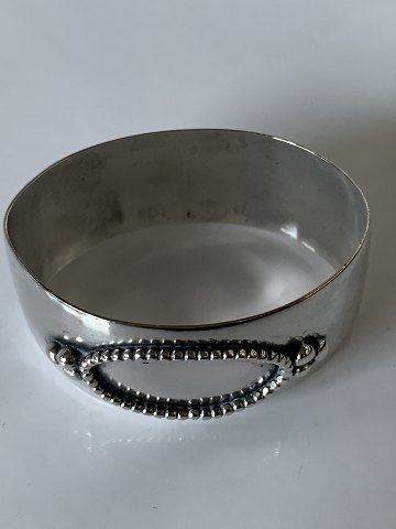 Napkin ring Silver.
Stamp: Three Towers
Size 2.0 x ø 4.8 cm