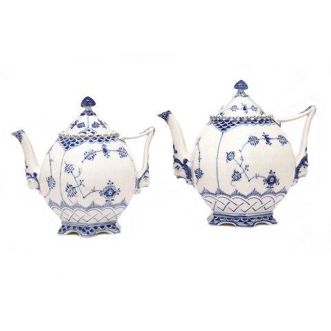 Royal Copenhagen Teekannen 1118 & 1119. H: 17 & 
19cm