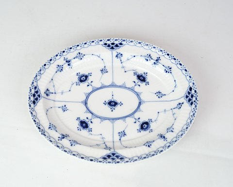 Oval Dish - No. 1/750 - Porcelain - Blue Painted - Blue Fluted Half Lace - Royal 
Copenhagen
Great condition
