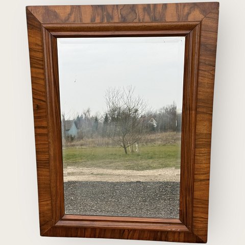 Faceted mirror
Mahogany frame
DKK 900