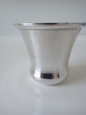 Georg Jensen, hammerslået sterling sølv bæger 391 B.