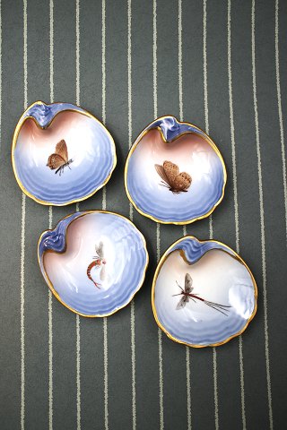 4 fine, old oyster bowls from Dahl Jensen with motifs of flying insects 
and gold edge...