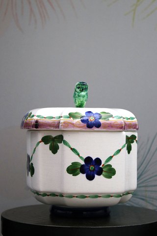 Gammel Aluminia fajance låg krukke med ugle på toppen.