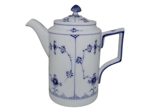 Blue Fluted Plain
Rare small coffee pot