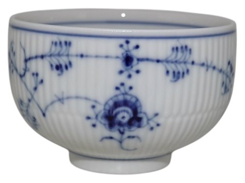 Blue Fluted Plain
Small round bowl 8.5 cm.