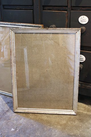 French 19th century silver frame in wood with old silver plating, 
old glass and fine patina. 54.5x42cm.