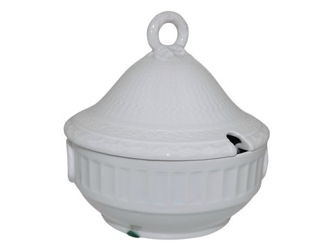 White Fan
Lidded gravy boat