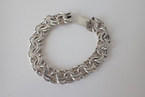 Kraftig Bismarck armlængde i sølv.