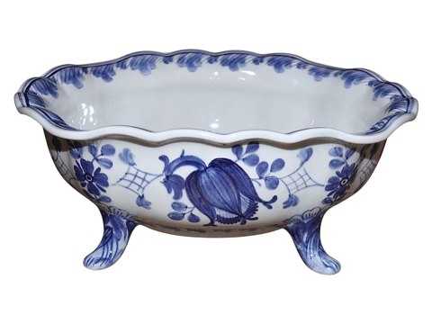 Tranquebar
Skål på fire fødder med sjælden set dekoration