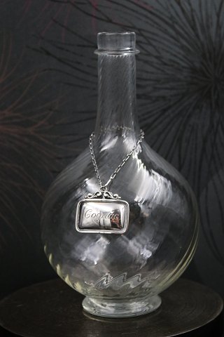 Georg Jensen Gognac skilt i sterling sølv. Stemplet. 
3,8x3,8cm. 
