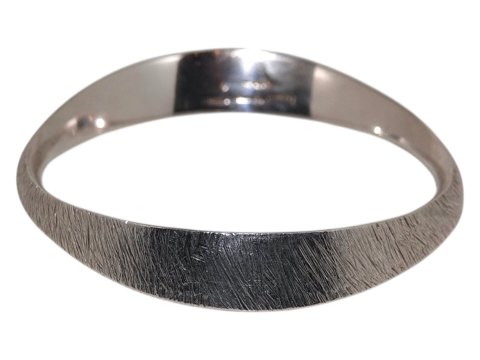 Aage Fausing / Rey Urban sterling silver
Modern bangle in heavy quality from 1963-1973