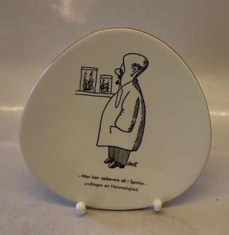 Knabstrup triangular plate ca 16 cm Storm P: Everything can be kept in SPIRITS ...