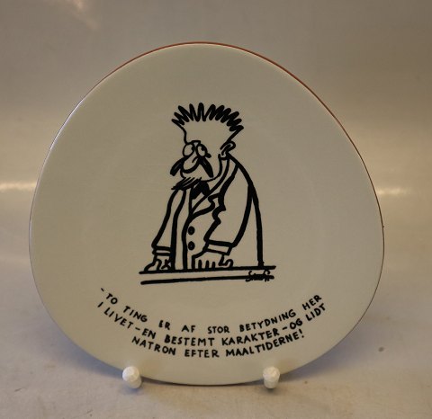 Knabstrup Trekantet platte  ca 16 cm Storm P: To ting er af stor betydning her i livet -