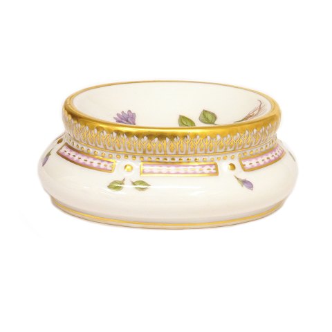 Royal Copenhagen Flora Danica salt dish 3625. 
"Primula integrifolia Oed.". H: 4,5cm. L: 11cm