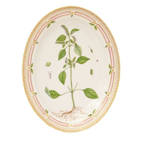Royal Copenhagen Flora Danica ovalt serveringsfad 
3517. L: 36cm. "Elsholtzia ceistata Willd."