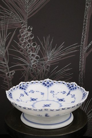 Royal Copenhagen Blue Fluted Full Lace Bowl on Foot.
RC# 1/1023.
1923-28...