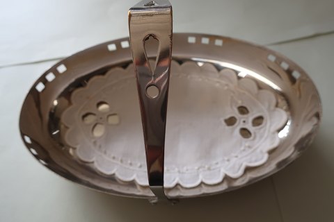 An old tray for the spoonsThe beautiful old tray cloth is includedBeautiful and good decorationIn a good condition