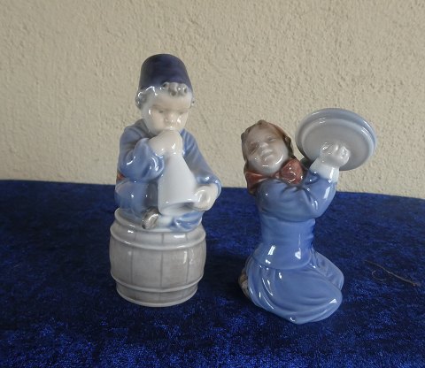 item no: f-kgl.3677 & 3689 2 musikanter